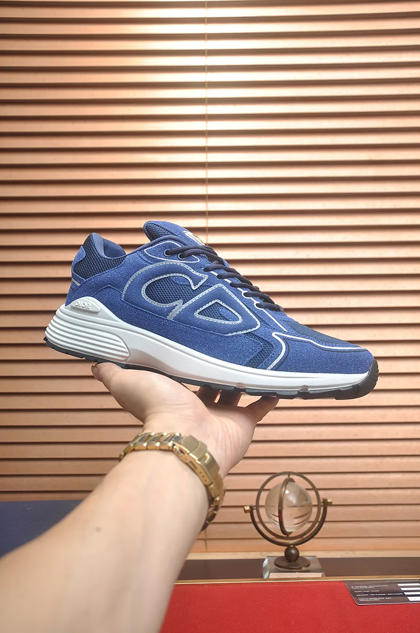 Men's men's shoes 💰: 500💶 (top original order) Brand: Dior (Dior) Standard code: Men's code 38-44 (45 customized) Grade: Same as the official website Material: Top original cowhide spliced ​​together Original wear-resistant and lightweight outsole Style category: Fashionable casual shoes Distinguished luxury brand elements top luxury Color: Actual picture color